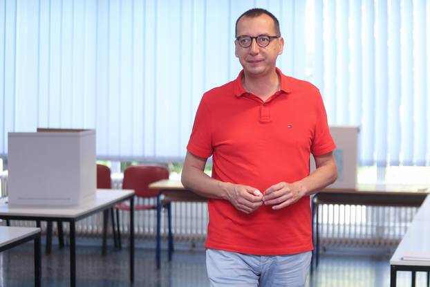 Rijeka: Kandidat za gradonačelnika Marko Filipović glasovao u drugom krugu lokalnih izbora