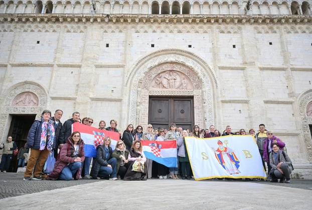 24sata Mnogobrojni hodočasnici pohodili su grad Assisi povodom obljetnice smrti Franje Asiškog