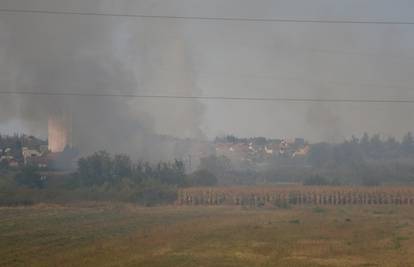 Dugo Selo: Vlakovi su stali zbog požara trave i raslinja