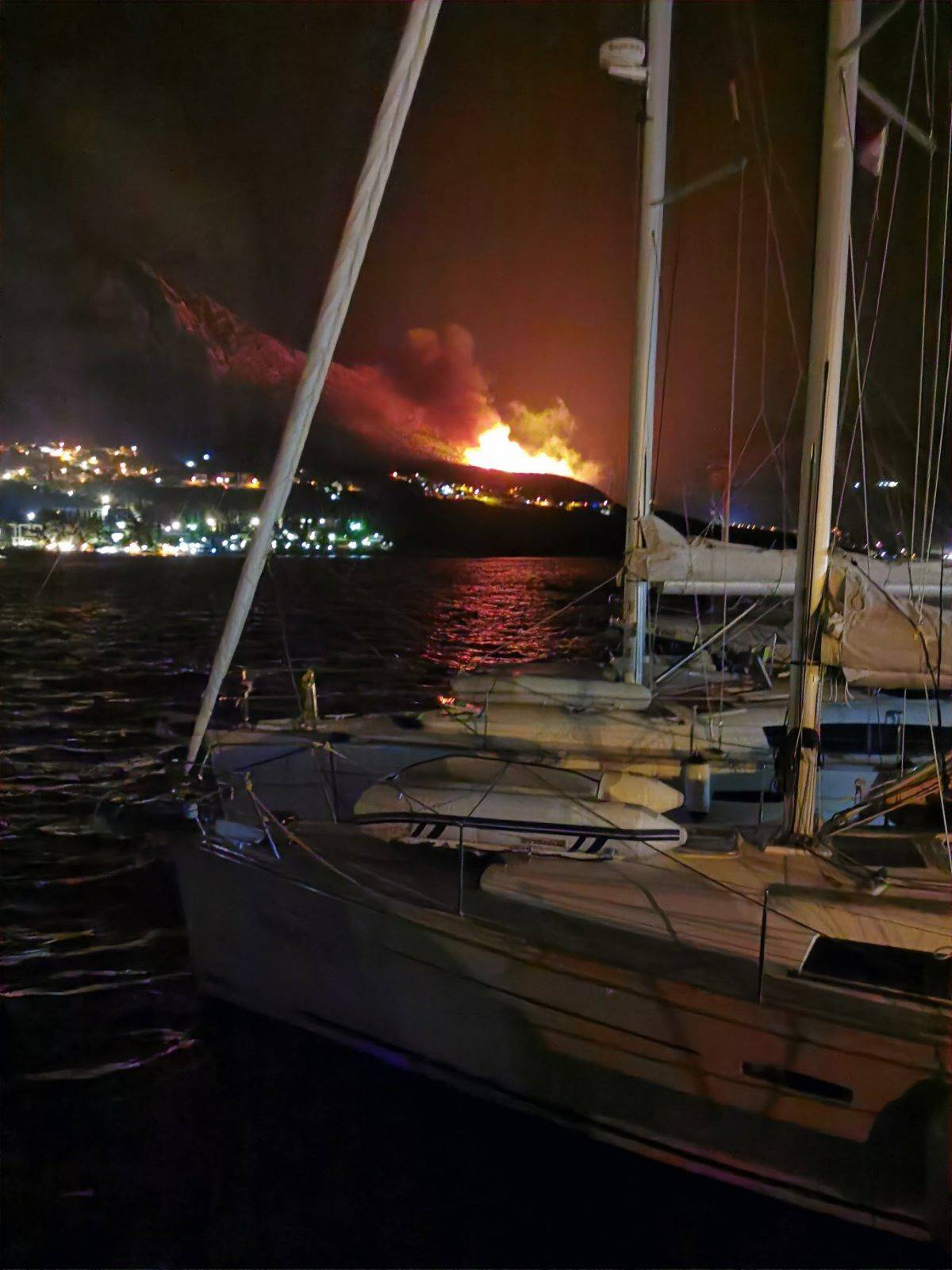 Požar kod Dubrovnika: 'Vatra je bila zaprijetila i kućama, a stižu dva kanadera. Težak je teren...'