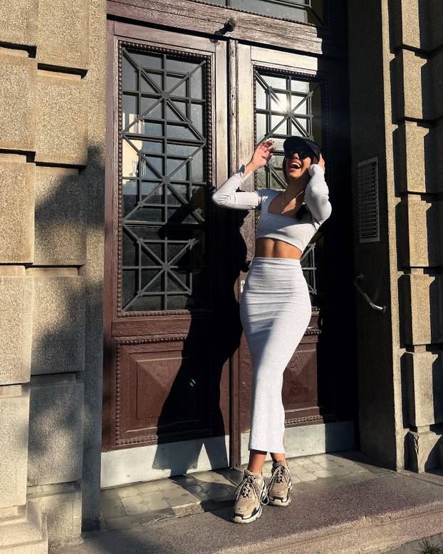 FOTO MMA voditeljica iz Srbije imponirala visinom u Zagrebu