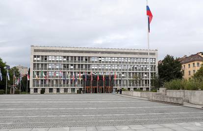 Slovenija: Parlament je iza zatvorenih rata raspravljao i o "ribolovnom sporazumu"