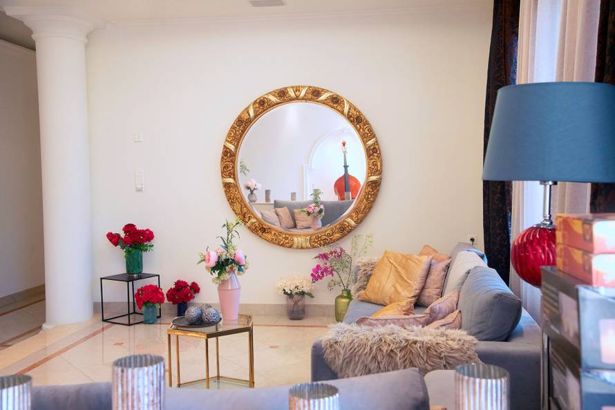 U ovoj će se vili djevojke boriti za naklonost novog Gospodina Savršenog, zavirite u interijer