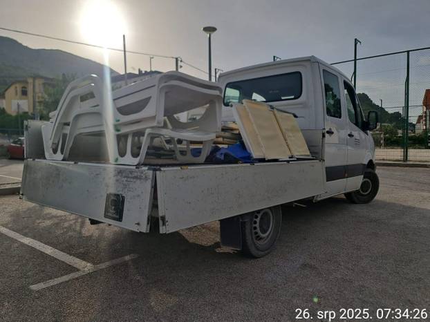 Nema rezervacije! Komunalni redari 'počistili' su jutros svih 6 kilometara plaže u Podstrani