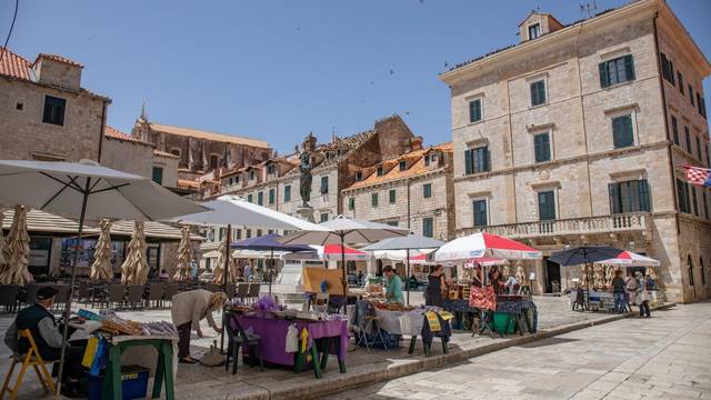 Svakim danom sve je više turista u Dubrovniku