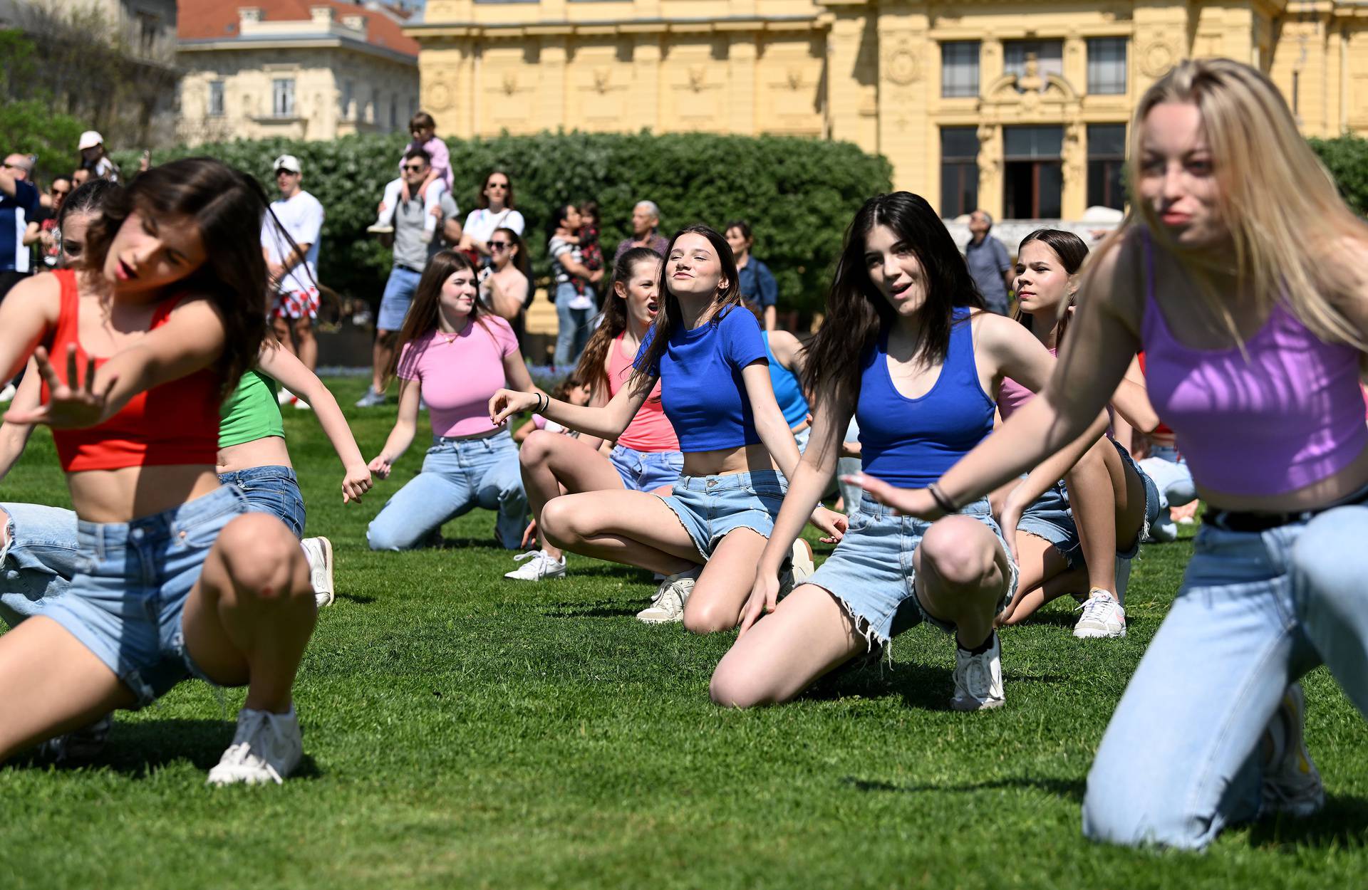 Građani u Zagrebu zaplesali Rim Tim Tagi Dim