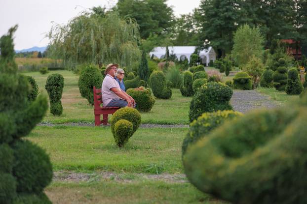 Bajkoviti vrt u srcu Međimurja: Prvi i jedini Topiary park u Hrvatskoj krije se u Sračincu