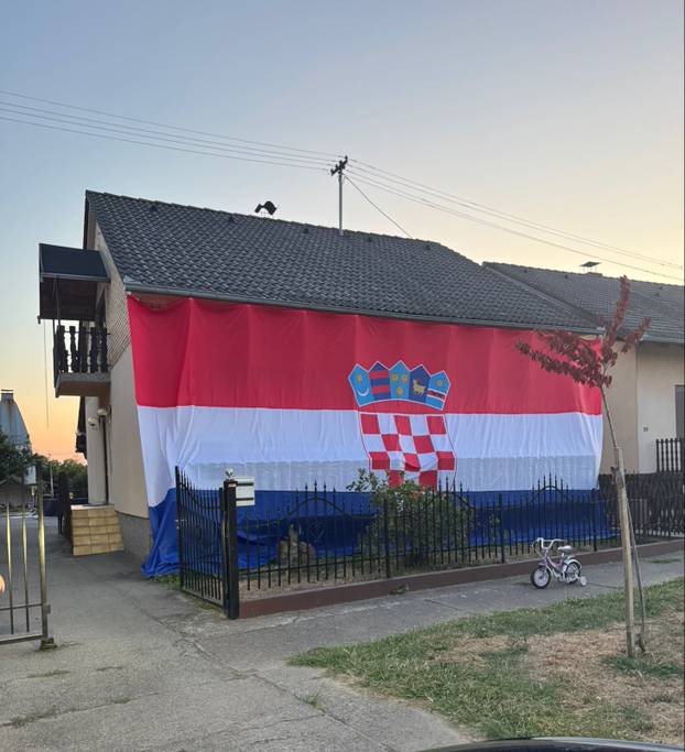 FOTO Zavijorile se zastave, Hrvatska slavi Dan pobjede