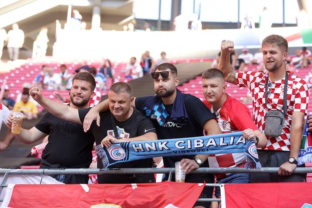 Leipzig: Navija?i uo?i po?etka susreta Hrvatske i Italije u 3. kolu skupine B na Europskom prvenstvu