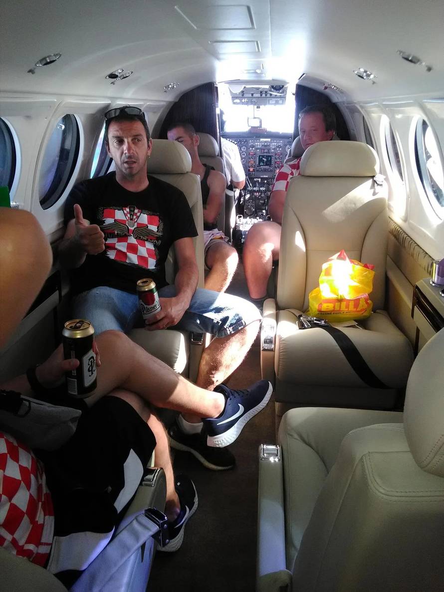 Navijači iz Salija unajmili avion da dođu u Glasgow, a završili u Pragu u kultnoj pivnici Hajduka