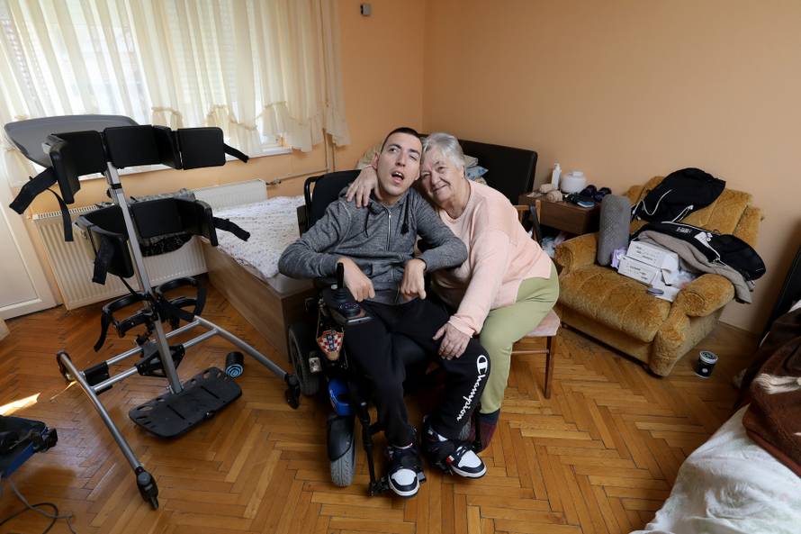 Krapinske Toplice: Jela Zucalo s unukom Ivanom