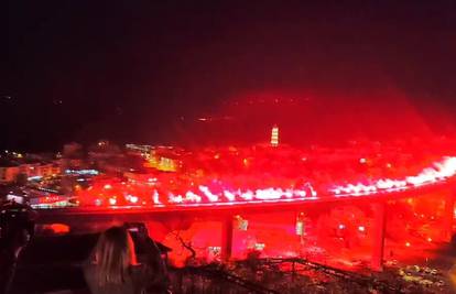 VIDEO Velikom bakljadom i mimohodom u Crikvenici odali počast Vukovaru i Škabrnji
