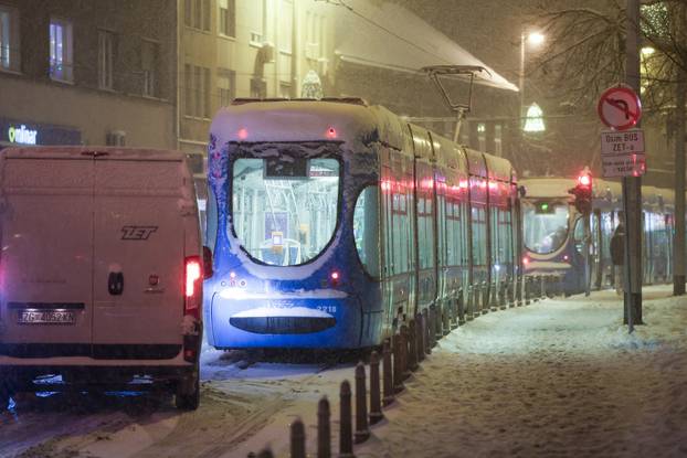Zagreb: Brenerom odmrzavali tračnice ne bi li uspostavili tramvajski promet