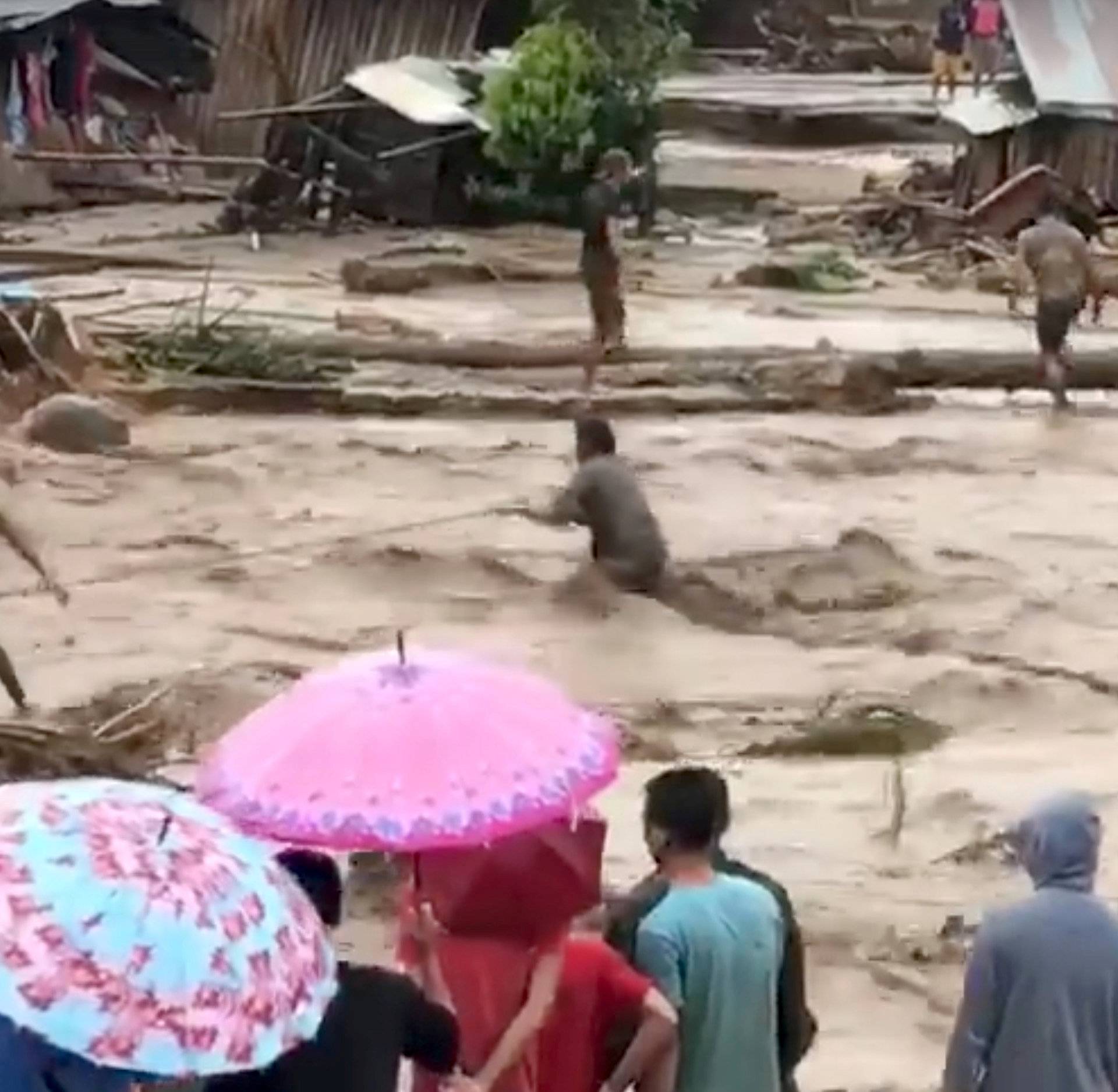 People help to rescue flood victims in Lanao del Norte