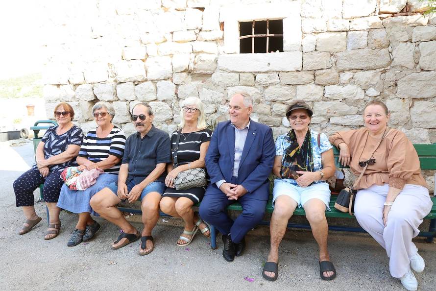 Drvenik: Nakon 17 godina ponovno otvorena škola na otoku