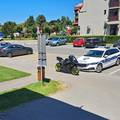 Bez voza&ccaron;ke pobjegao policiji na motoru bez registracije. Sutra ga parkirao pred stanicu policije