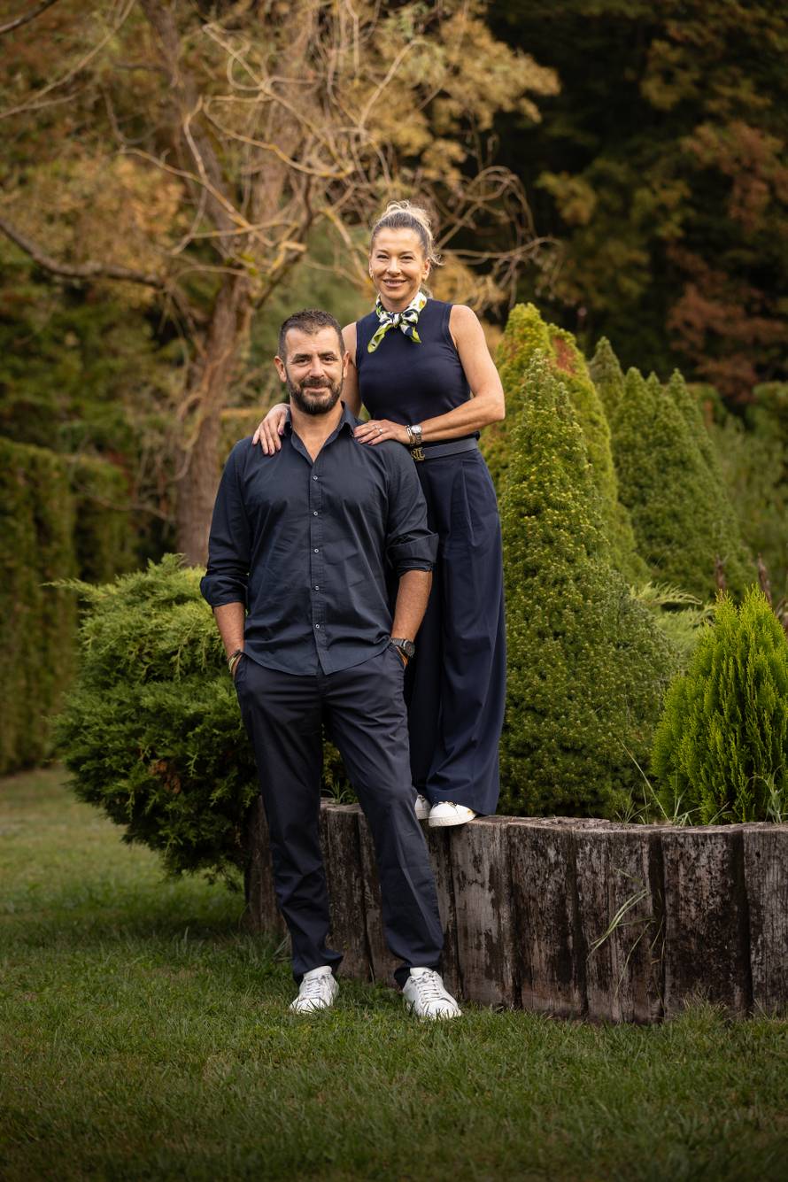 Kako ovaj par gradi globalni biznis uz AI i radi 95% online