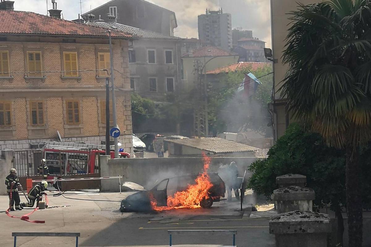 Izgorio je automobil u Rijeci