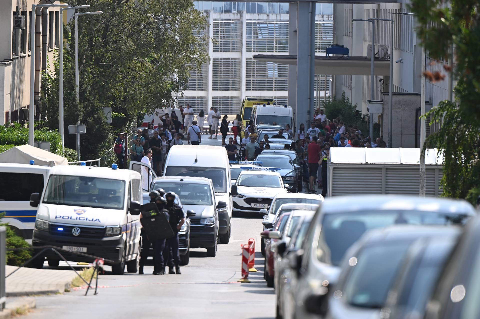 Naoružani muškarac upao u KBC Rebro, u bolnicu stigla interventna policija