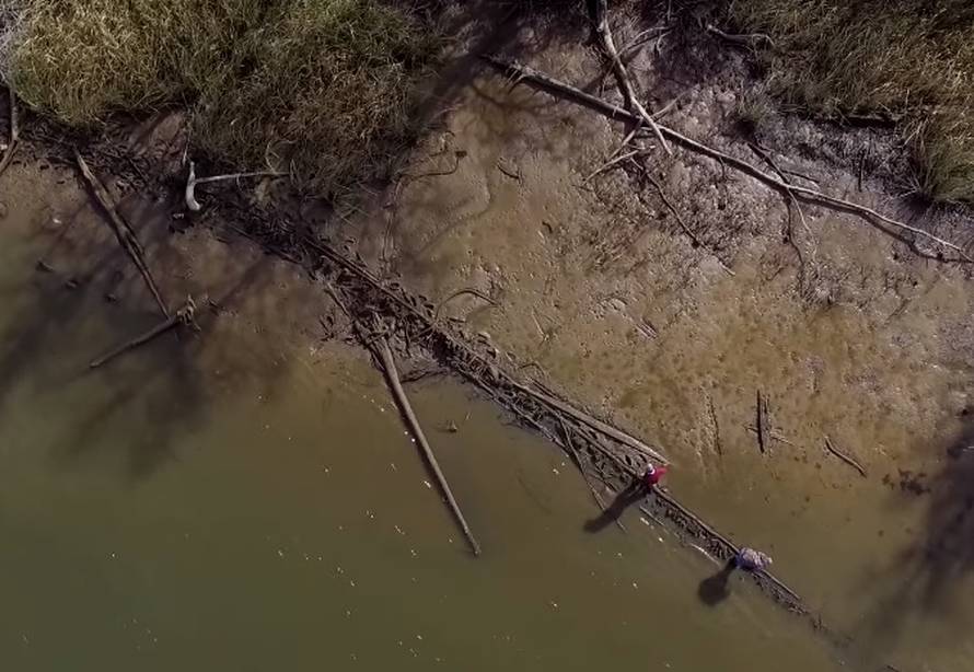 Tajna koju čuva je strašna: Iz mulja viri misteriozna olupina