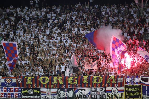 Odli&ccaron;na navija&ccaron;ka atmosfera na splitskom Poljudu