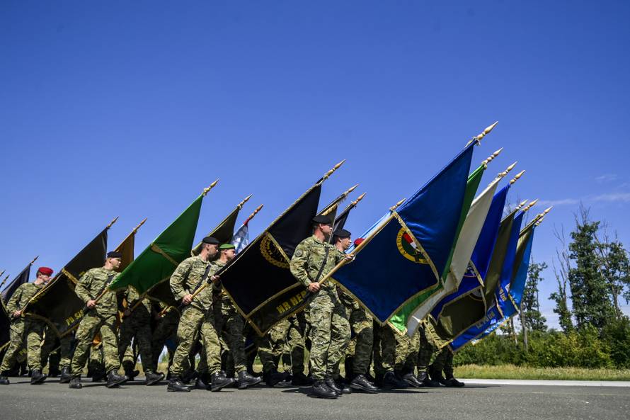 Velika Gorica: Uvježbavanje pješačkih postroja Hrvatske vojske za svečani vojni mimohod
