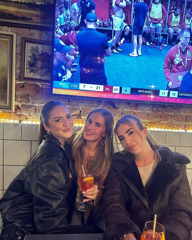 FOTO Unuka legende kriketa izazvala pomamu bez grudnjaka