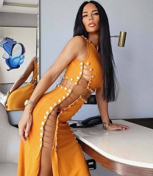 FOTO Zanosna crnka osvojila je splitsku publiku. Svi su gledali u njezinu žutu haljinu i trbušnjake