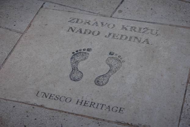 Završena procesija Za križen na Jelsi 