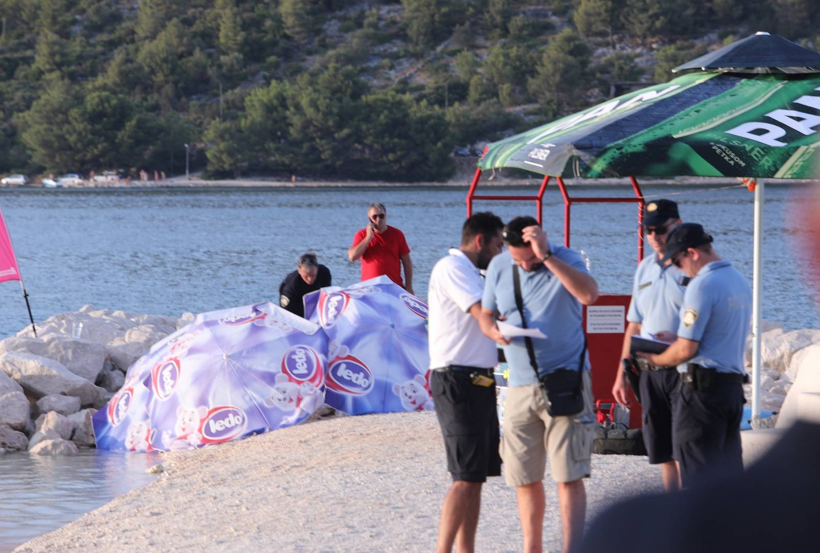 Policijski očevid nedaleko od mjesta sudara jet skija i jedrilice kod Marine