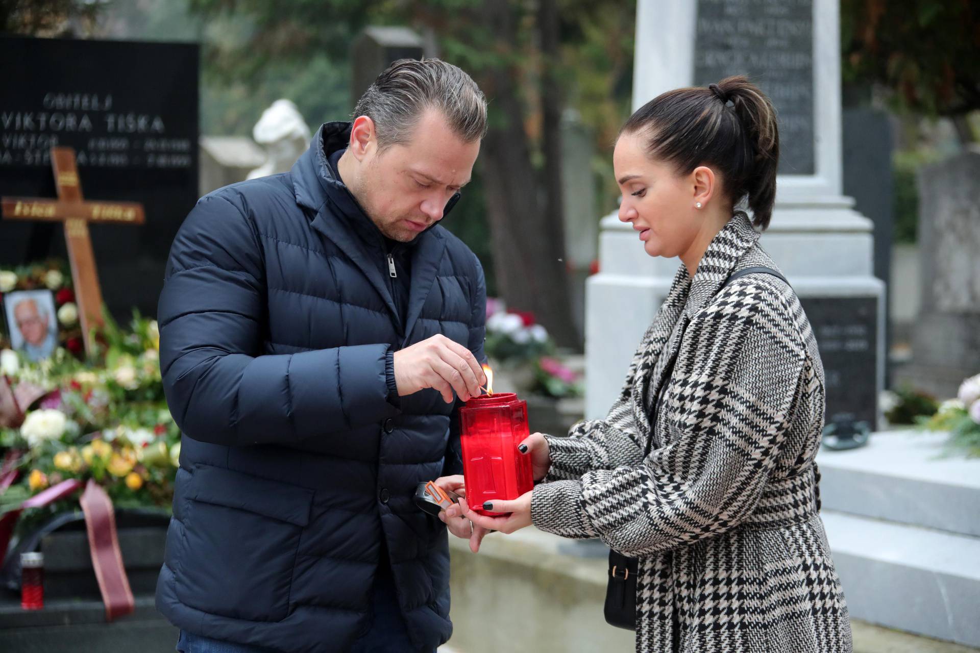 Blagdan je Svih svetih: Brojni građani posjećuju groblja