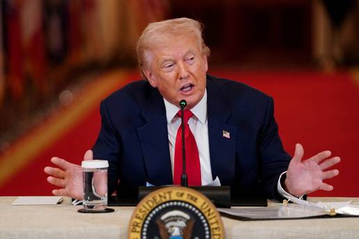 U&Zcaron;IVO Trump: Rat s Iranom je gotov. Vi&scaron;e-manje. Vi&scaron;e nemaju mornaricu, zrakoplovstvo...