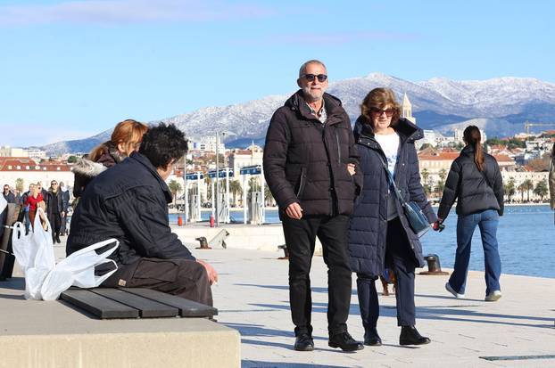 Zubato sunce u Splitu izmamilo je brojne šetače