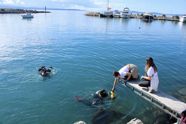 FOTO Pogledajte što su ronioci izvukli iz mora na eko akciji u Splitu: Sve je puno smeća...