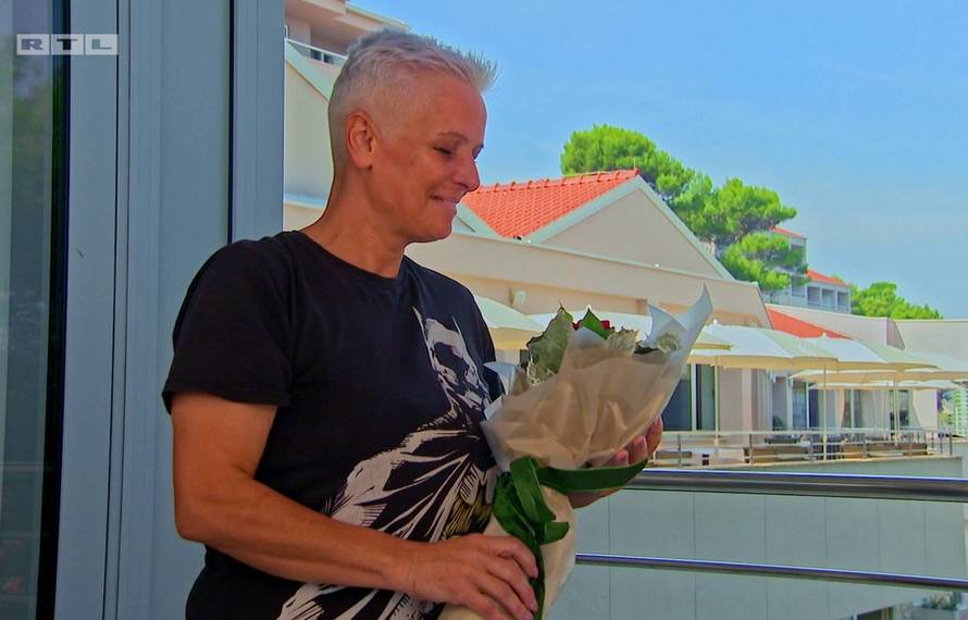 Jožef je Azru iznenadio ružama: 'Ti si zaslužila da netko brine o tebi, da te nosi na rukama...'