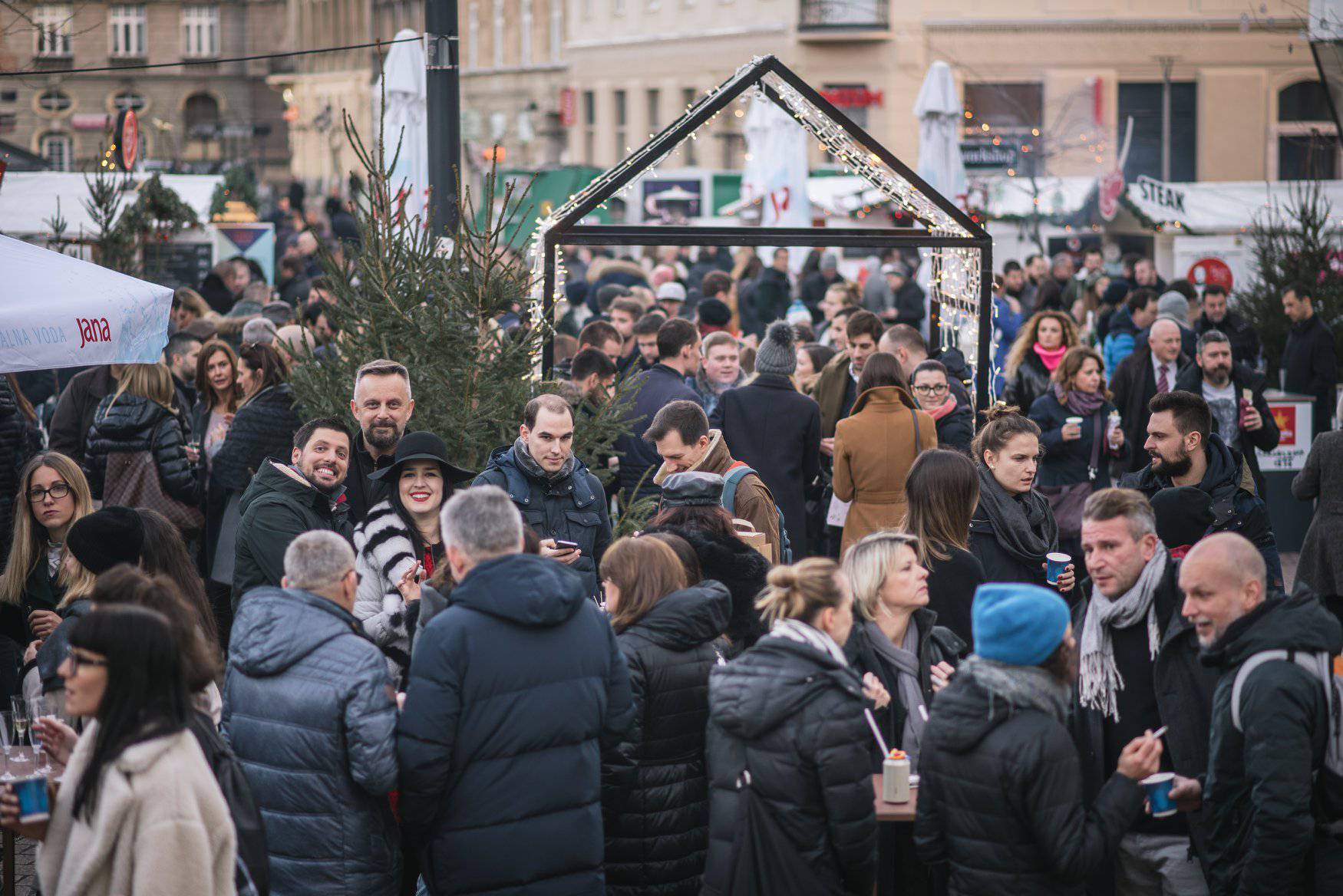 Advent na Europskom trgu oživljava ona dobra, dobra, dobra stara vremena