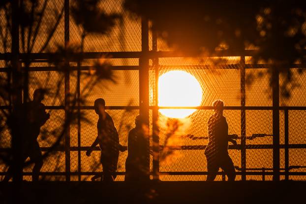 Zalazak sunca iznad igrališta na Žnjanskom platou