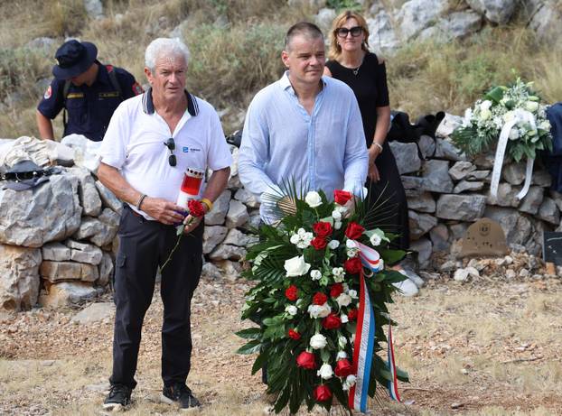 Šibenik:Na Kornatima obilježena 19. godišnjica tragedije u kojoj je poginulo 12 vatrogasaca