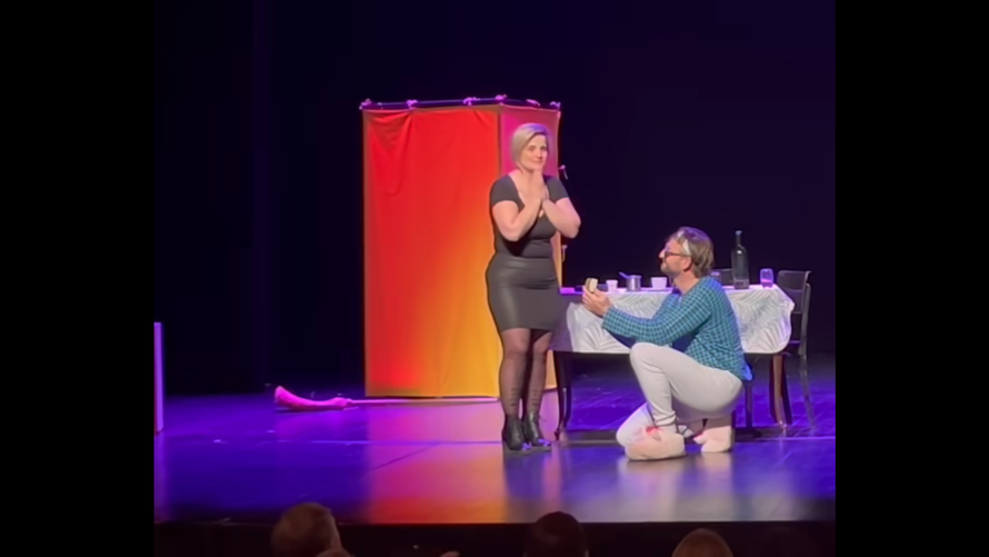 Nije bila gluma: Naš glumac je zaprosio kolegicu na kazališnim daskama. Evo što je odgovorila