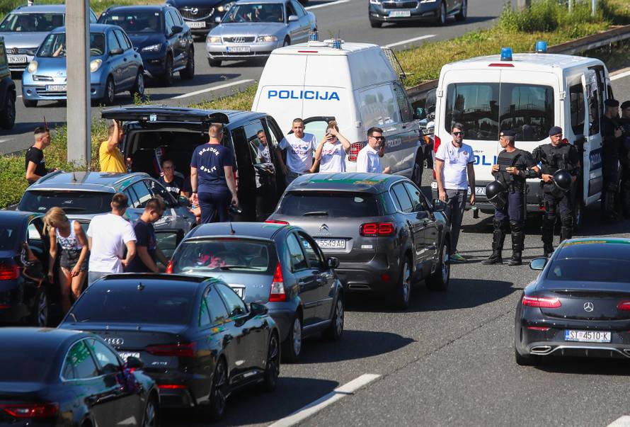 Zagreb: Policija u Lučkom dočekuje Torcidu