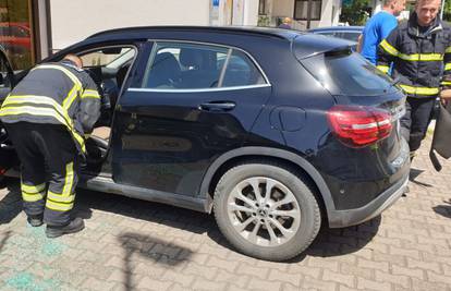 Beba ostala zaključana u autu u Koprivnici: Vatrogasci je spasili