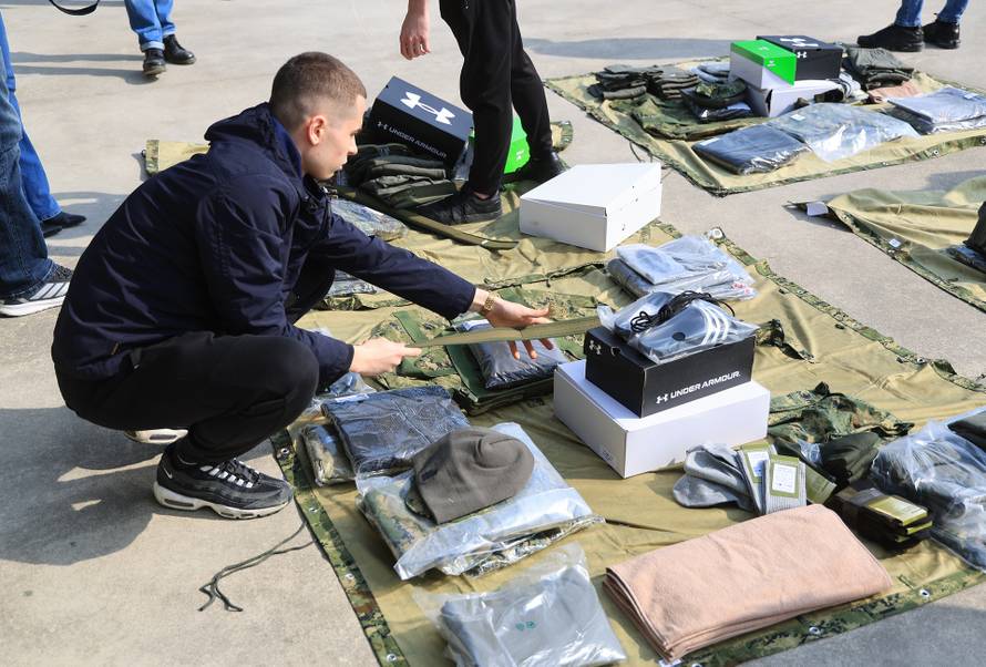 Ministar Anušić i general Kundid na prvom danu TVO-a na Slunju