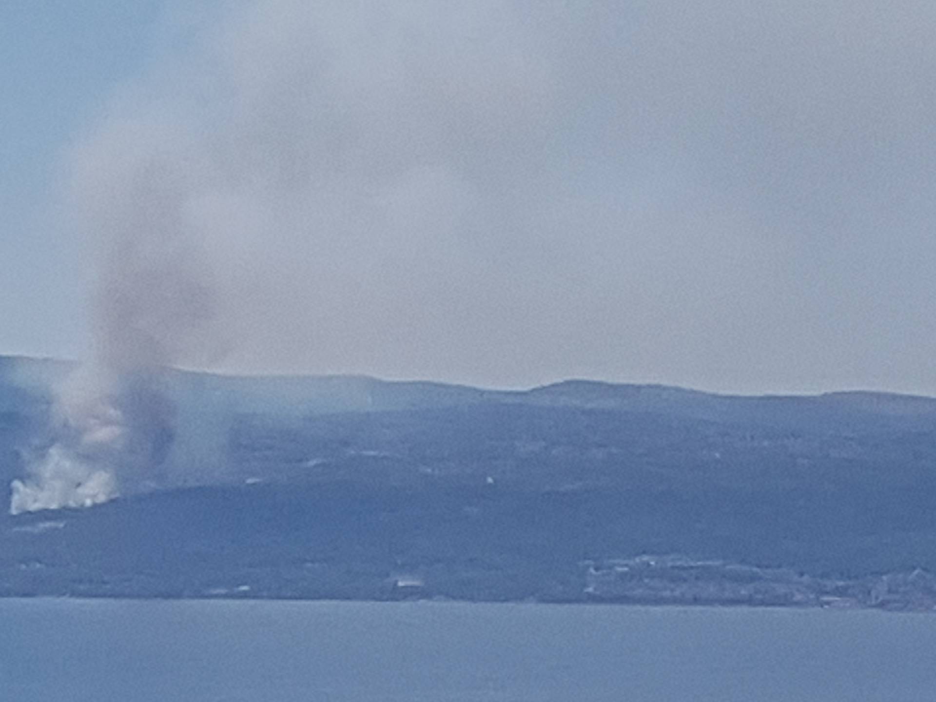 Gori na Braču i Korčuli: Požar u Ostrovici približio se kućama