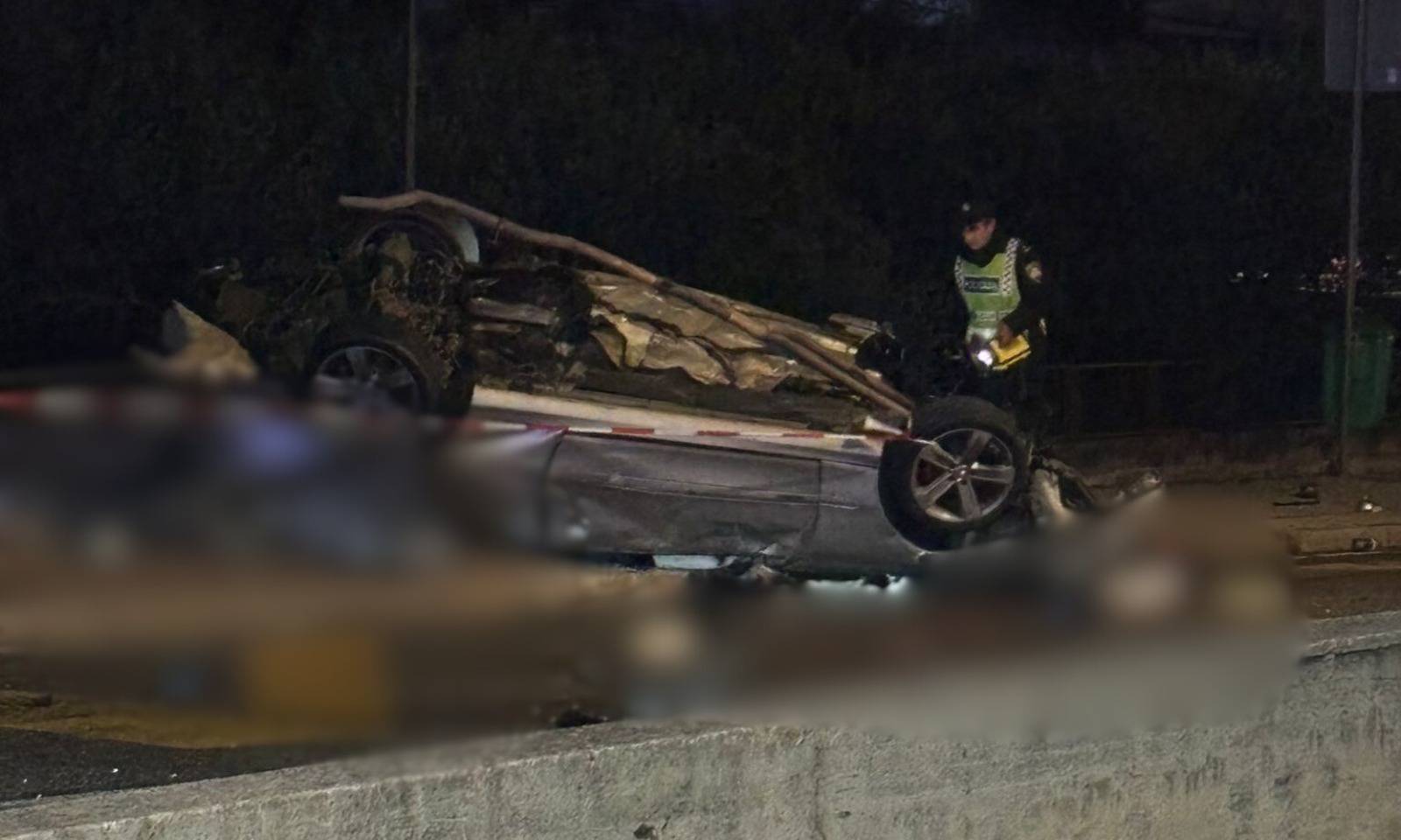 FOTO Teška nesreća u Šibeniku: 'Auto se zabio u zid i prevrnuo'