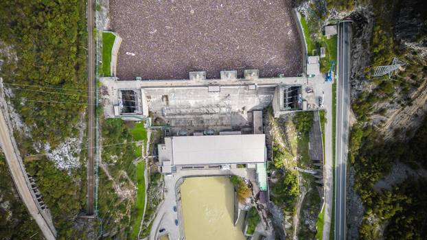 Dolini Neretve prijeti veliko zagađenje, gomila smeća putuje rijekom nakon katastrofe u Jablanici