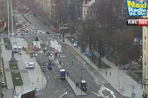 Vu&ccaron;i&cacute; uklonio '&Cacute;acilend', sti&zcaron;e im 'bo&zcaron;i&cacute;no selo'. &Scaron;atorsko naselje mjesecima paraliziralo Beograd