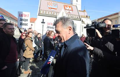 FOTO Turudić je stigao u Banske dvore, iz Možemo! prosvjeduju: 'Stajat ćemo tu cijeli dan i noć!'