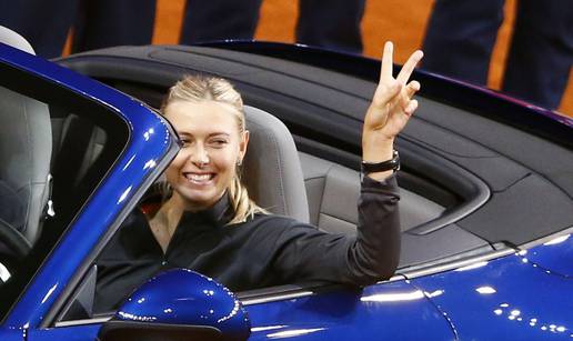 Šarapova obranila naslov u Stuttgartu i osvojila Porsche