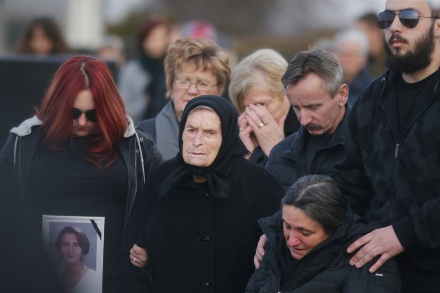 Jasminina majka neutješno je plakala: Nije mogla ni stajati...