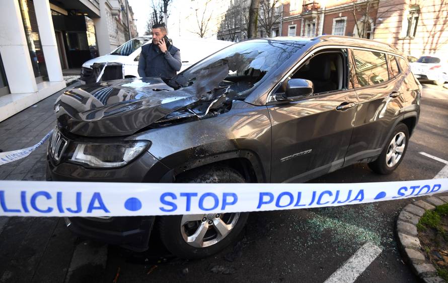 Bacili zapaljivu stvar na auto u Zagrebu, savila mu se hauba